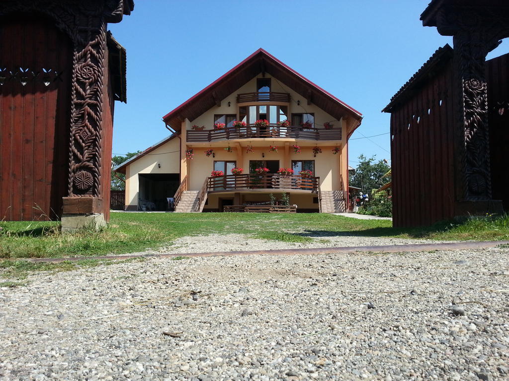 Pensiunea Maramures Ocna Şugatag エクステリア 写真